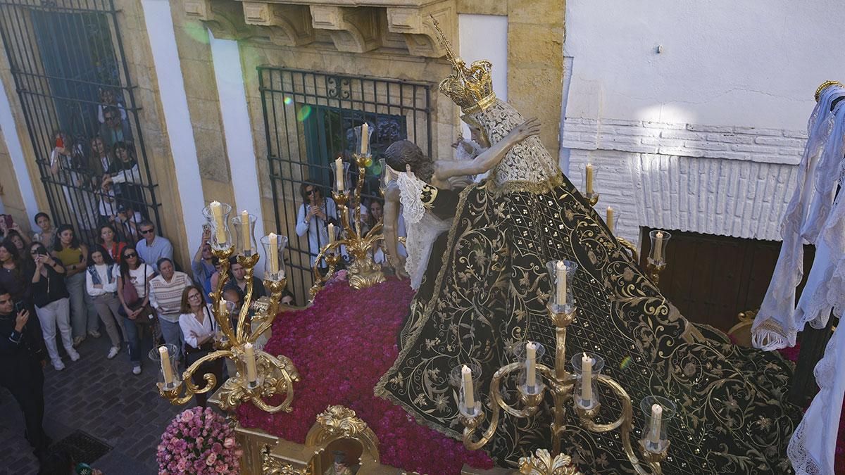 La procesión de la Hermandad de Las Angustias, en imágenes