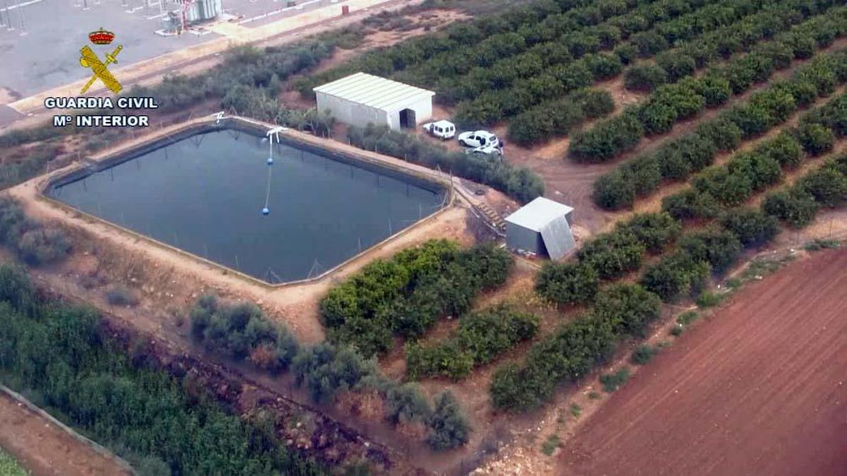 Imagen de helicóptero captada durante el desarrollo de la operación Chandos contra delitos medioambientales en el Campo de Cartagena, enfocada en el uso ilegal de desalobradoras y pozos que contaminaban el Mar Menor