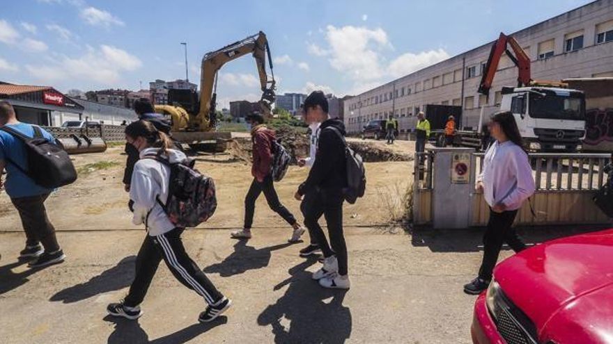 La AMPA del IES Cantabria califica de "vergonzoso" no haber recibido respuesta a su denuncia por la gasolinera