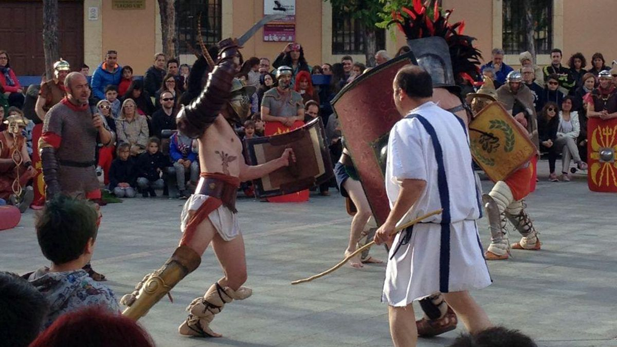 Una de las espectaculares acciones de combate de los gladiadores.