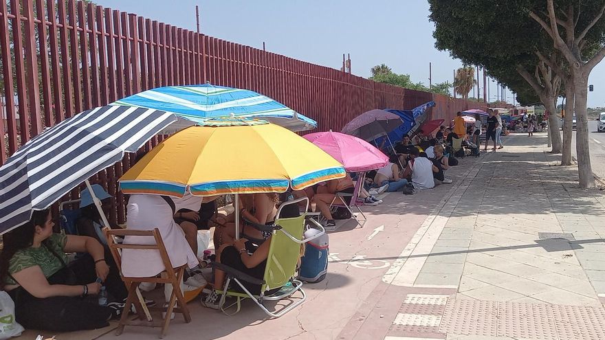 Sombrilla, nevera y días de cola para estrenar el 'Motomami Tour': "Rosalía es mucha Rosalía"