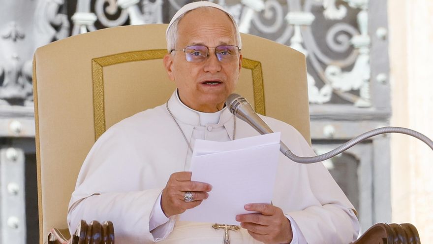 Imagen del papa León XIV en la audiencia semanal el 8 de abril de 2026.