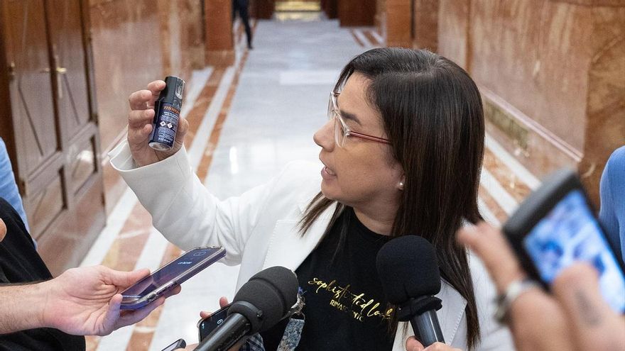 La diputada del PP, Ana Vázquez, tras ser expulsada por llevar un bote de gas pimienta durante una sesión de control al Gobierno, en el Congreso de los Diputados, a 23 de septiembre de 2026, en Madrid (España). Jesús Hellín / Europa Press