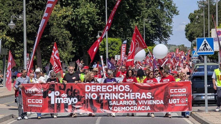 El Primero de Mayo tiñe de rojo Mérida para exigir salarios dignos, vivienda y la defensa de la democracia