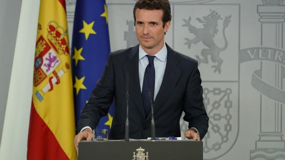 Casado replica al PSOE que aunque le "insulten" mantendrá su discurso sobre inmigración porque no es xenófobo