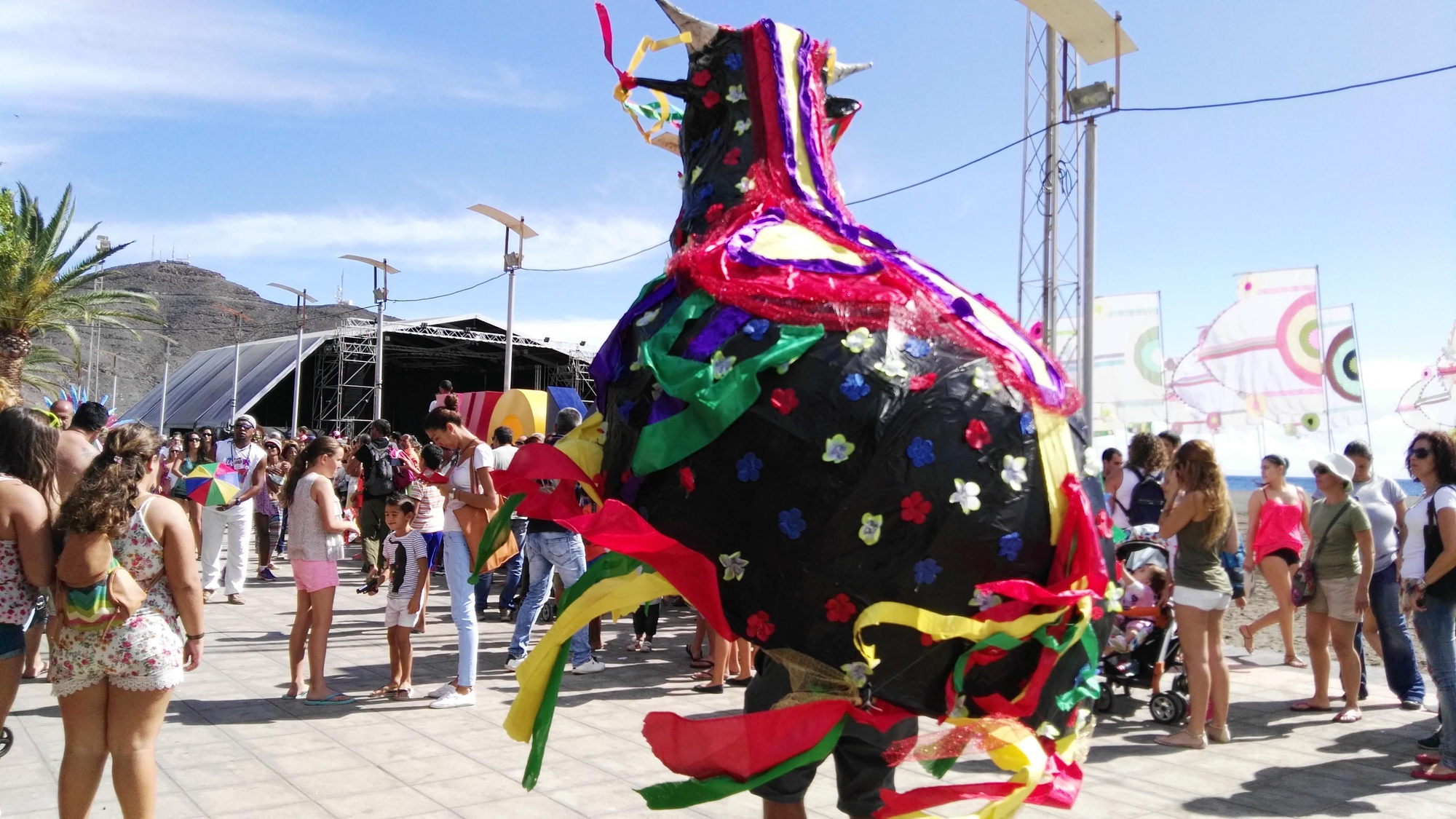 Pasacalles WOMAD Fuertventura (Nidia García)