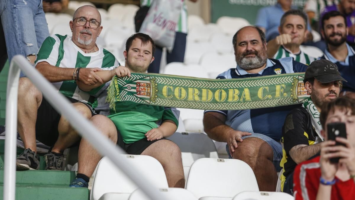 Grada Blanquiverde del Córdoba CF - CD Tenerife