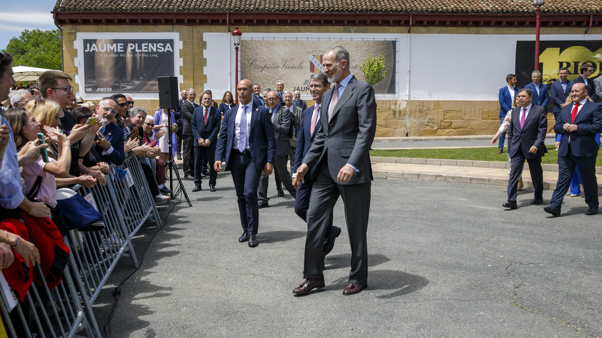 Las imágenes del centenario de Rioja en Haro: el rey Felipe VI inaugura la escultura 'Somos tiempo'
