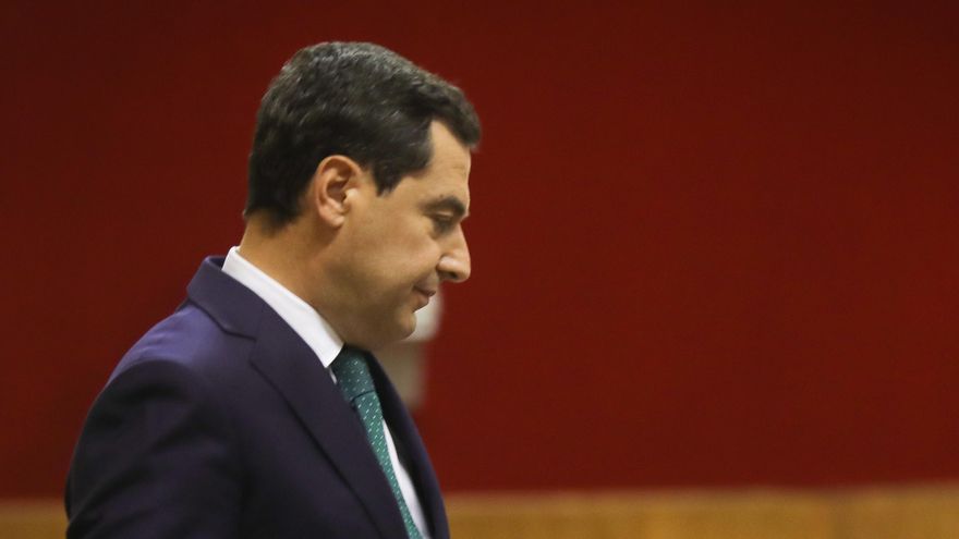 El presidente de la Junta de Andalucía, Juanma Moreno, después de su primera intervención en el debate sobre el Estado de la Comunidad en el Parlamento andaluz. Sevilla (Andalucía, España), a 20 de octubre de 2020.