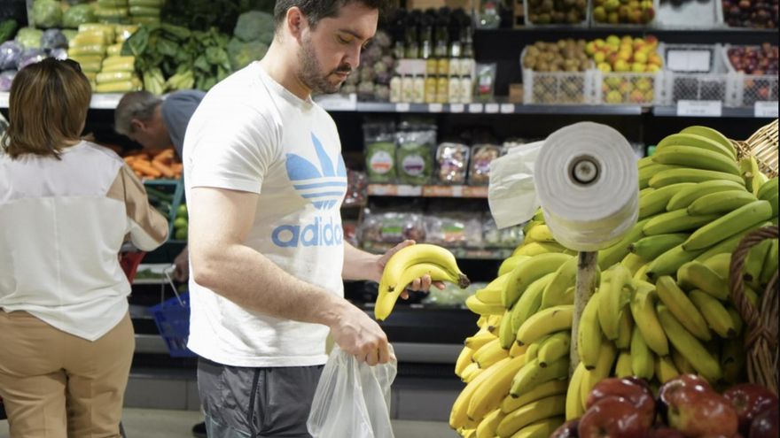 Una familia tipo necesitó más de $986.586 en octubre para no ser pobre, según el INDEC