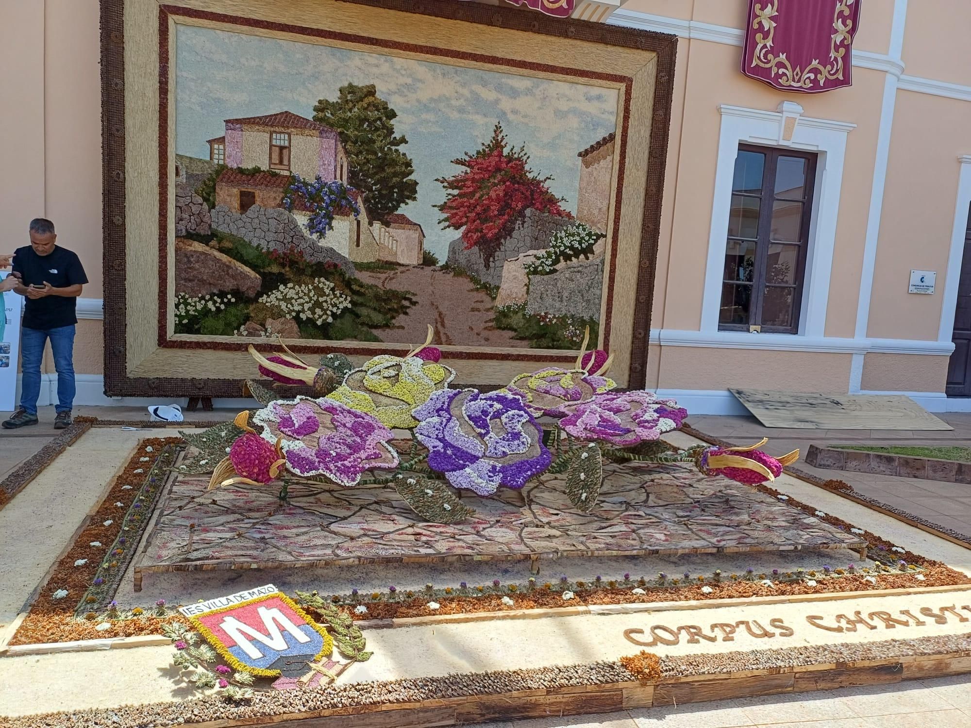 Alfombra elaborada por el IES Villa de Mazo.