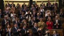 La bancada del PP aplaude a Casado tras una intervención en el Congreso