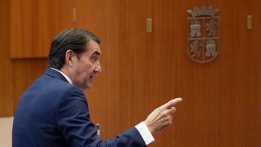 El consejero de Medio Ambiente, el leonés Juan Carlos Suárez-Quiñones, interviniendo por los incendios forestales del verano.