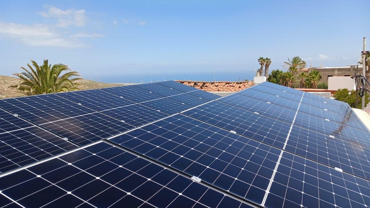 Paneles solares instalados en Granadilla.