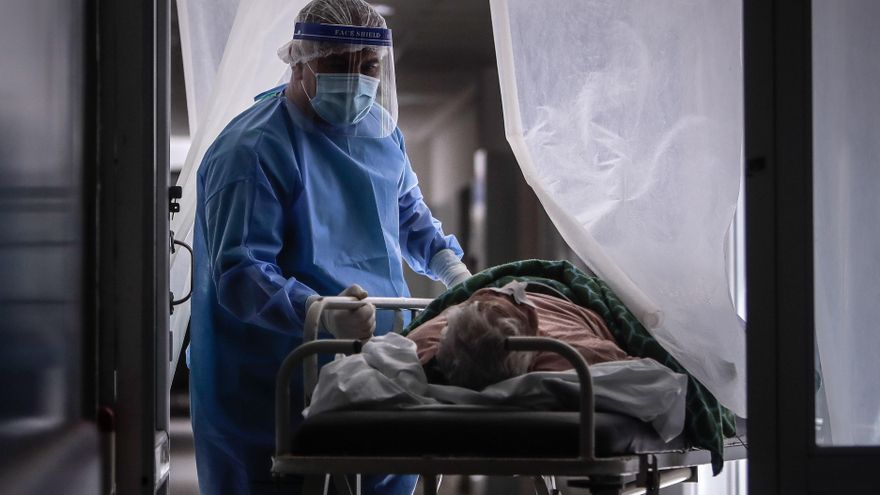 Las visitas a los especialistas se hunden por la pandemia: "Cuando le diagnosticaron el cáncer a mi madre ya era tarde"