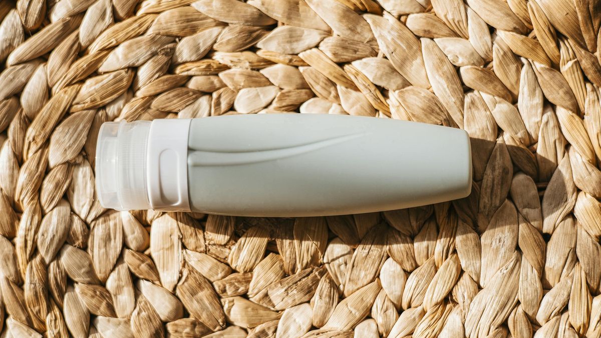 Los botes de viaje, si son de silicona, suelen ser más aprovechables.