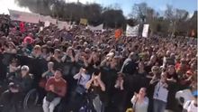 Más de 20.000 personas se manifiestan en Sevilla por la sanidad porque ahora "funciona peor que con Susana Díaz"