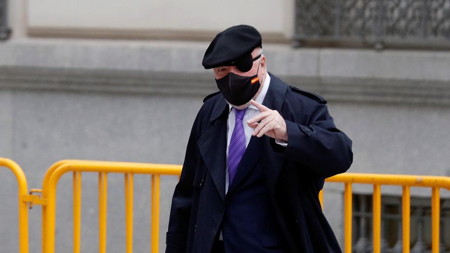 El ex comisario José Manuel Villarejo a su llegada este jueves a la Audiencia Nacional. EFE/Emilio Naranjo