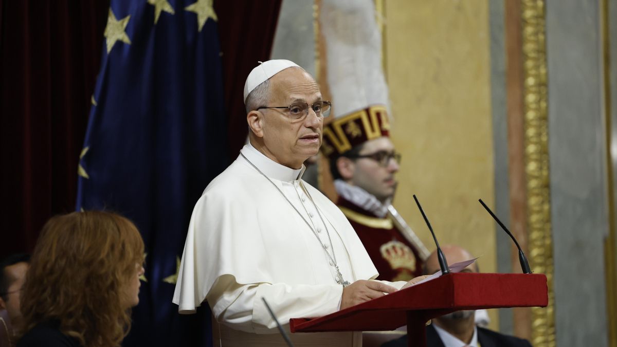 El papa León XIV pronuncia este lunes en el hemiciclo del Congreso de los Diputados un esperado e histórico discurso durante su visita a España. EFE/Chema Moya