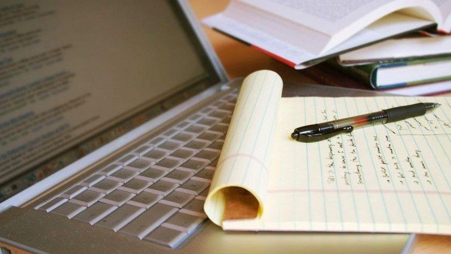 Día del Periodista: 7 de cada 10 se endeudan para vivir y el 65% cobra bajo la línea de pobreza