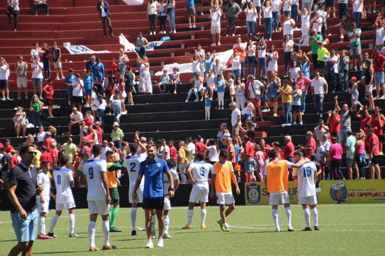 Afición de la SD Tenisca este domingo. Foto: JOSÉ AYUT.