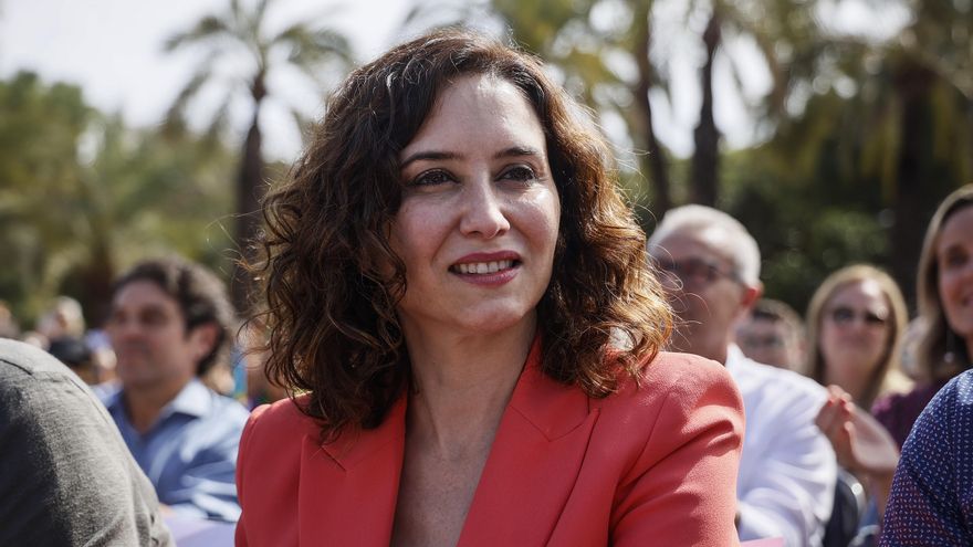 Los alcaldes de Móstoles y Parla exigen a Ayuso que pida disculpas por sus “vergonzosos” chistes en los que llamaba “macarras” a los vecinos