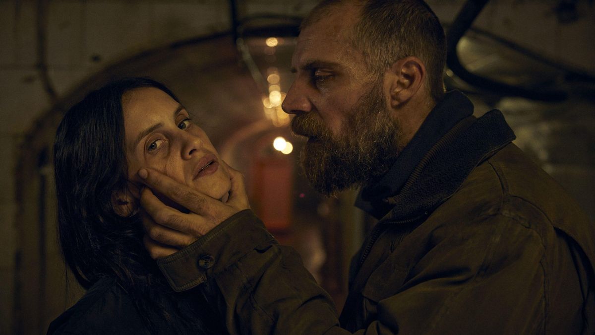 José Manuel Poga y Milena Smit en 'Los sin nombre'