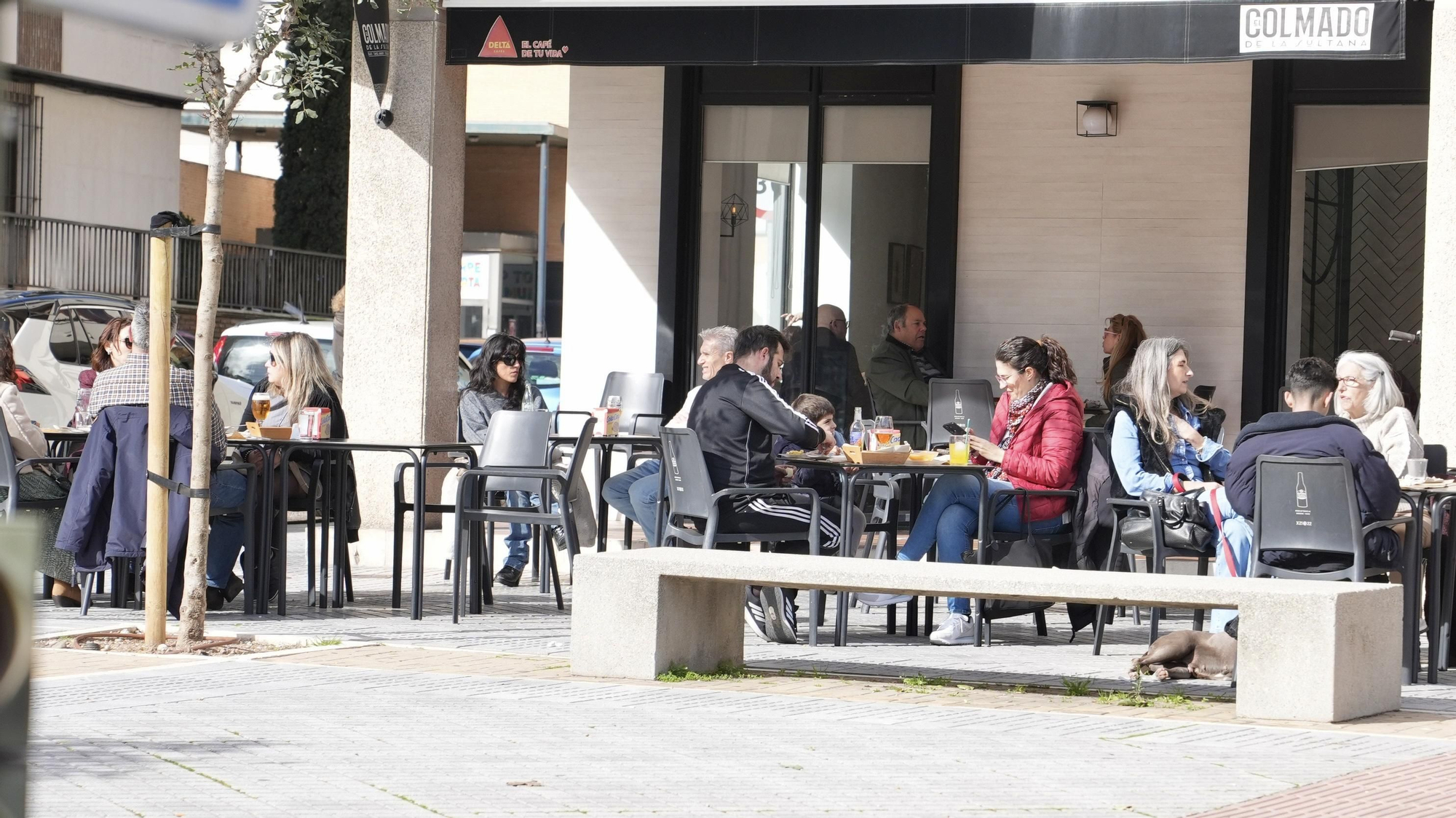 Los cordobeses se echan a la calle en este domingo de sol