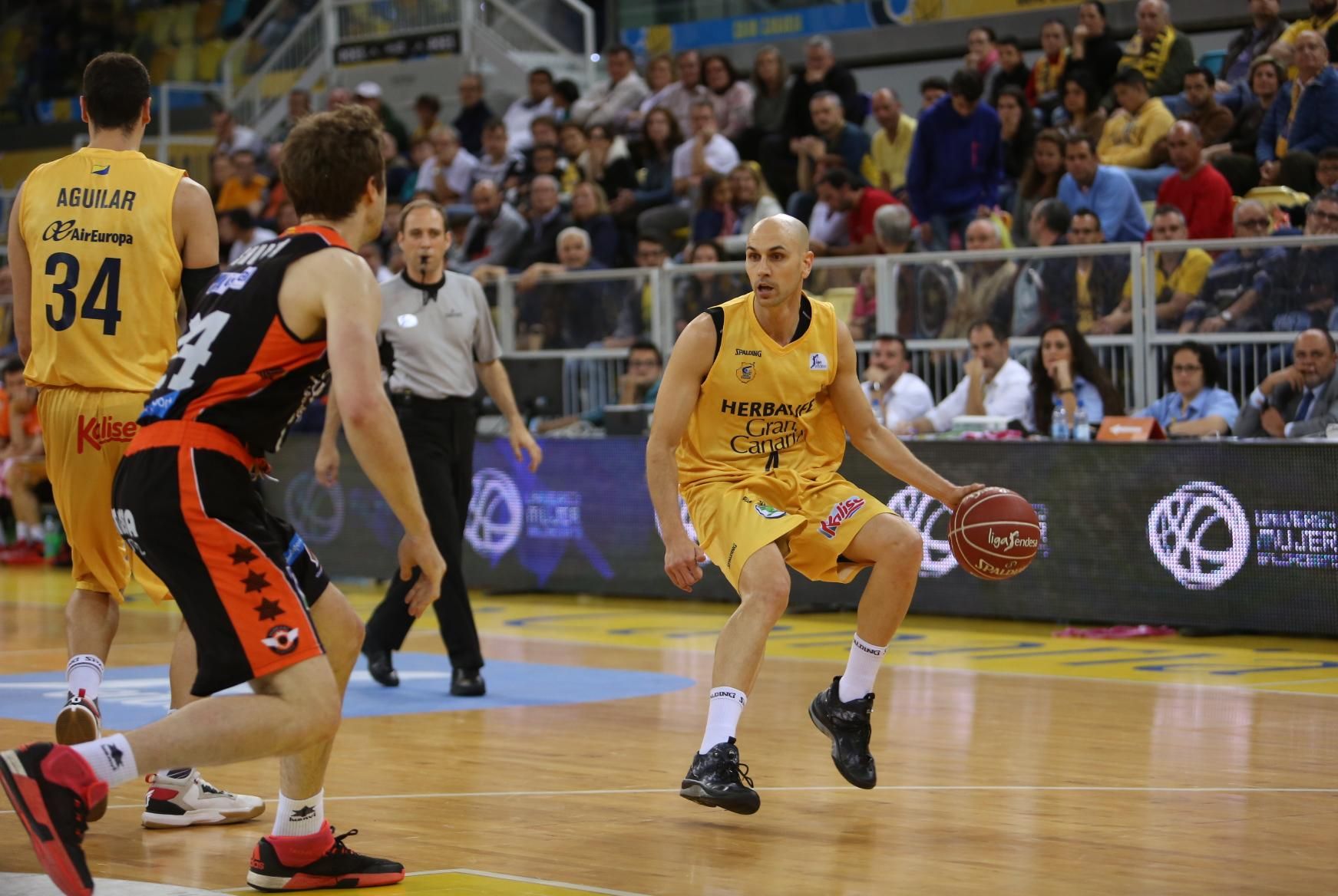 Imágenes del partido disputado entre el Herbalife Gran Canaria y el Valencia Basket. (Alejandro Ramos).