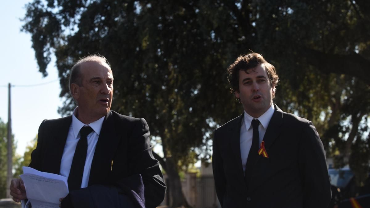 Francis Franco a la salida del segundo entierro de su abuelo, el dictador Francisco Franco.
