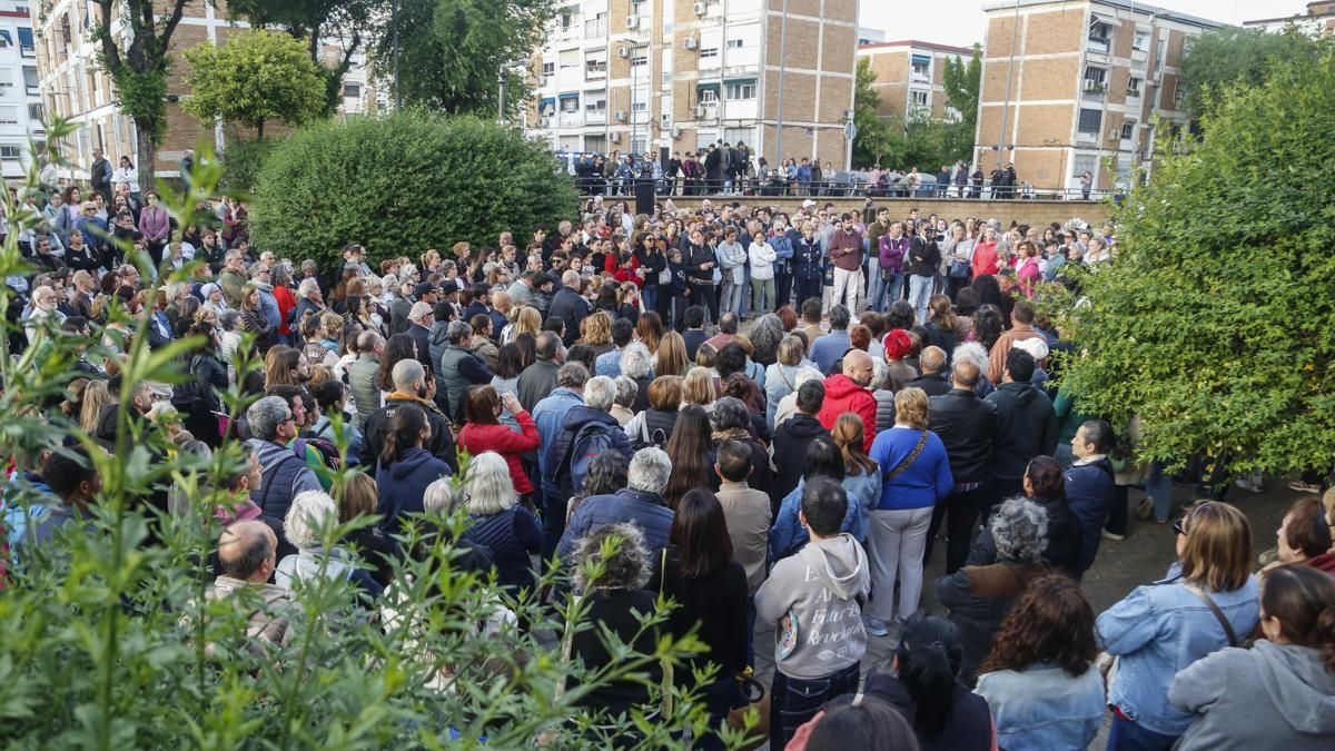 Concentración por el asesinato de una mujer en la Fuensanta