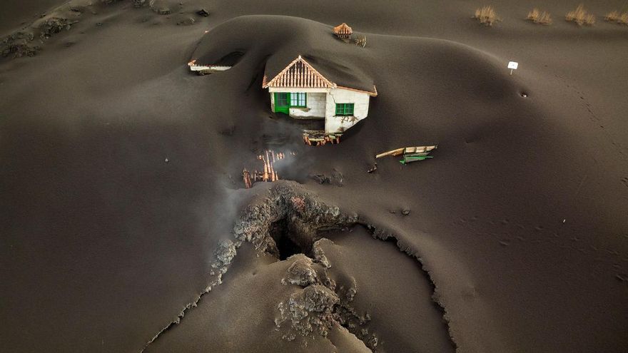 El volcán de La Palma ensombrece otra Navidad a quienes lo perdieron todo por la lava: "Son las segundas fuera de casa y las más duras"