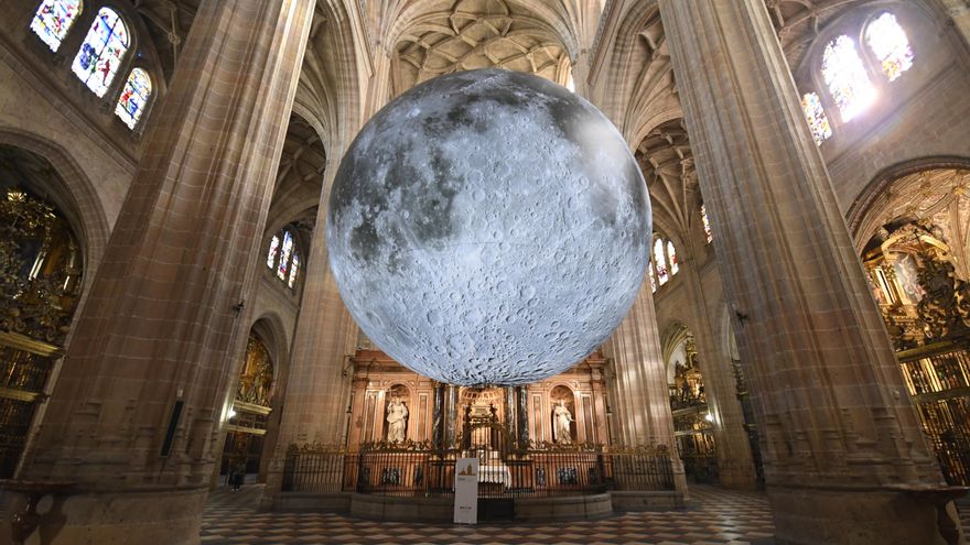 Segovia acoge la exposición 'Museum of the Moon' para celebrar los 500 años de la catedral
