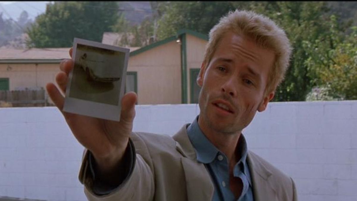 Fotograma de 'Memento'.