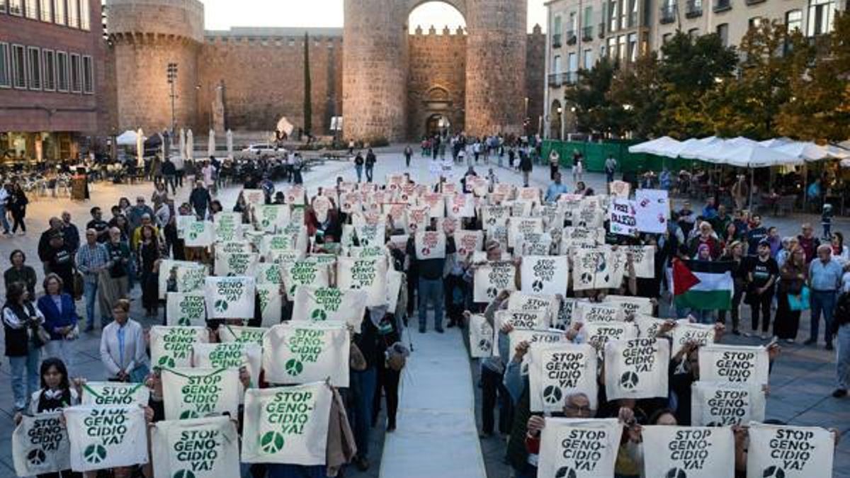 Manifestación celebrada este jueves en Ávila para denunciar el genocidio en Palestina.