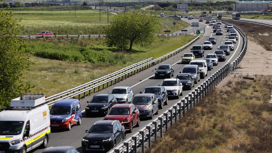 Atascos en el norte y el Levante en las primeras horas de la salida de Semana Santa