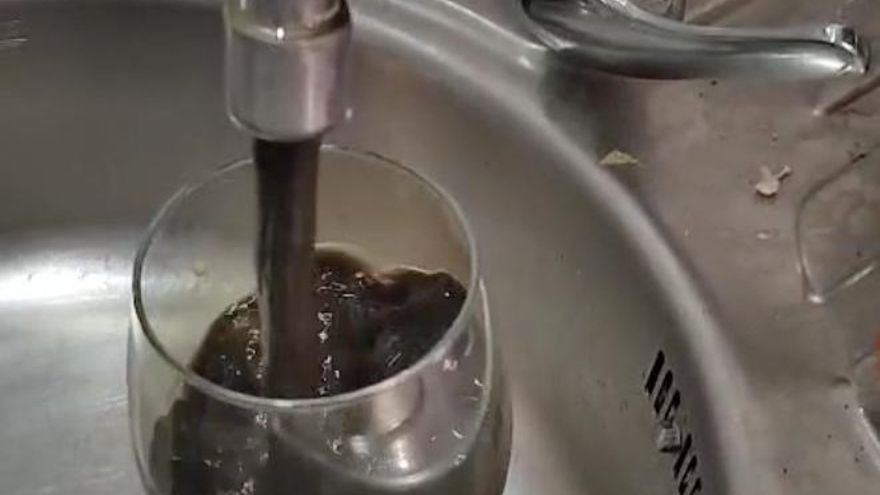 Más de diez días sin agua potable en Lora del Río: un episodio de turbidez sin precedentes