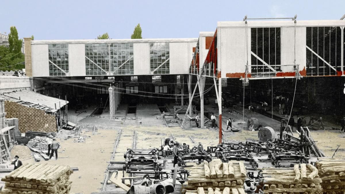 Cocheras Cuatro Caminos - pintando las cubiertas en 1919