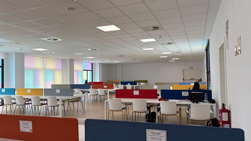 El Ayuntamiento de Madrid impide entrar a una sala de estudio de Legazpi a mayores de 35: "Discriminan por edad"