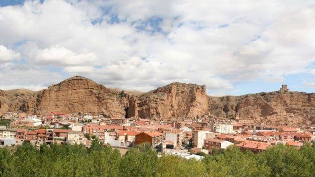 Desalojadas cuatro viviendas en Quel por el desprendimiento de una fachada