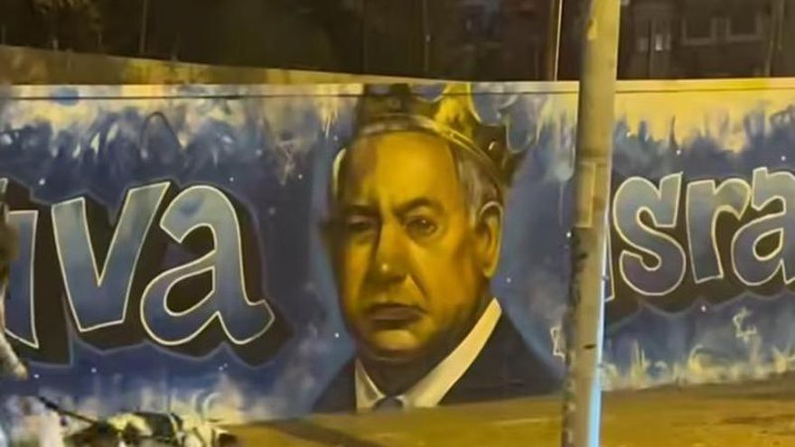 Un grafitero sionista viaja a Barcelona para tapar un mural contra Netanyahu con el mensaje "Viva Israel"