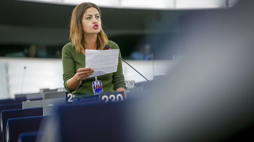 Archivo - La eurodiputada y portavoz federal de IU, Sira Rego.
