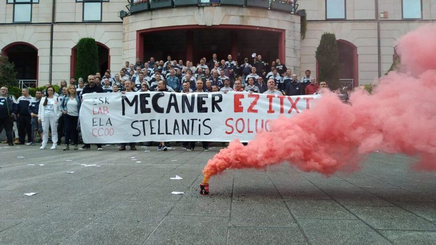 El gigante Stellantis baja la persiana de Mecaner en Euskadi y la plantilla se rebela: "Hay que parar esta deslocalización de libro"
