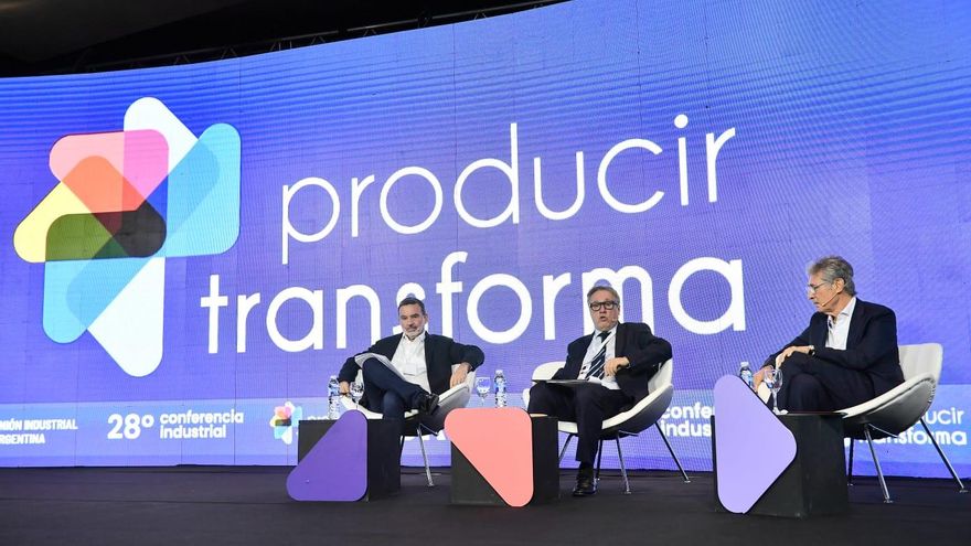 Casi todas las industrias están afectadas por la falta de insumos productivos importados y algunas amenazan con despidos