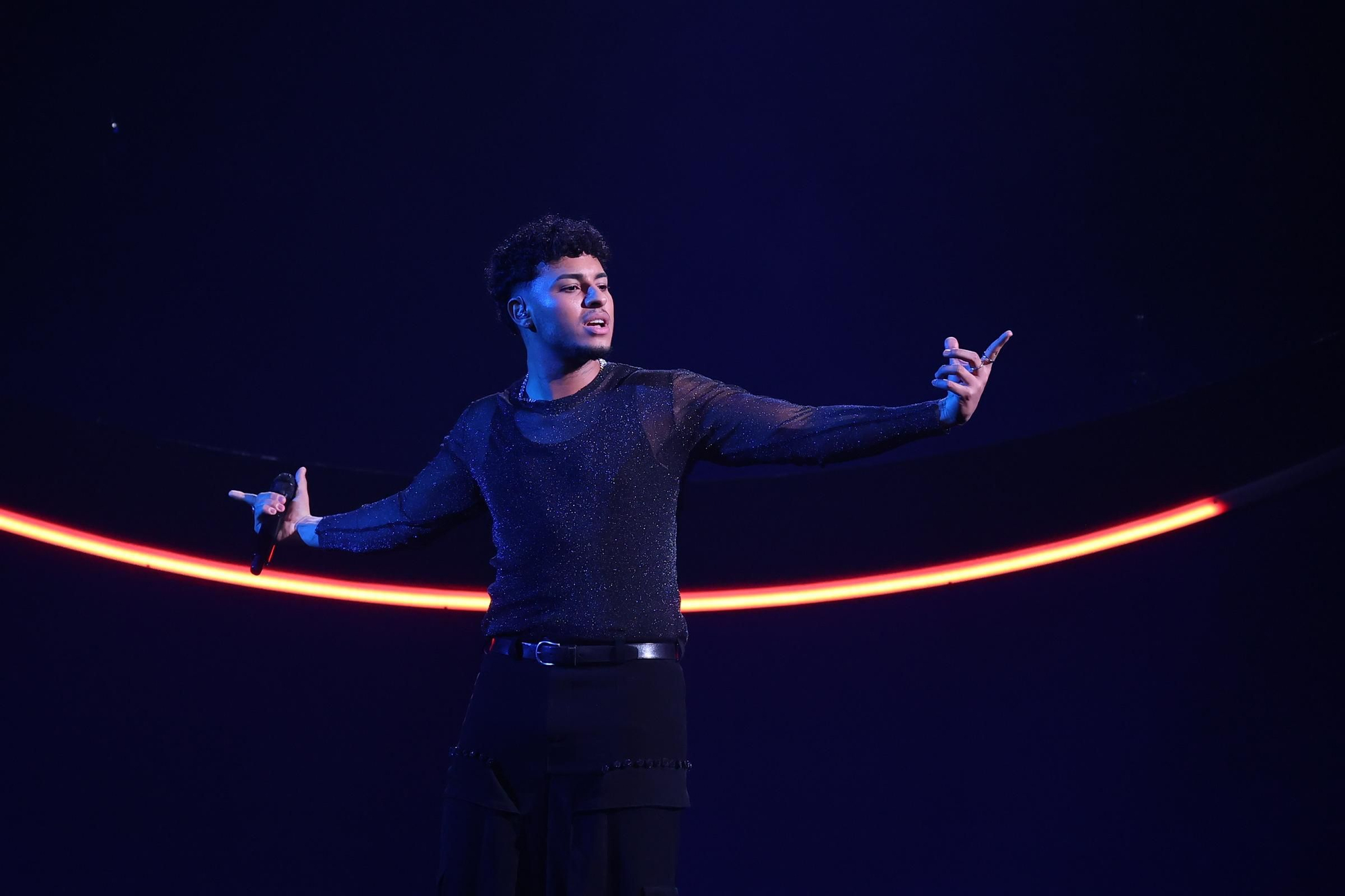 Kenneth en su actuación de la primera semifinal del Benidorm Fest 2026