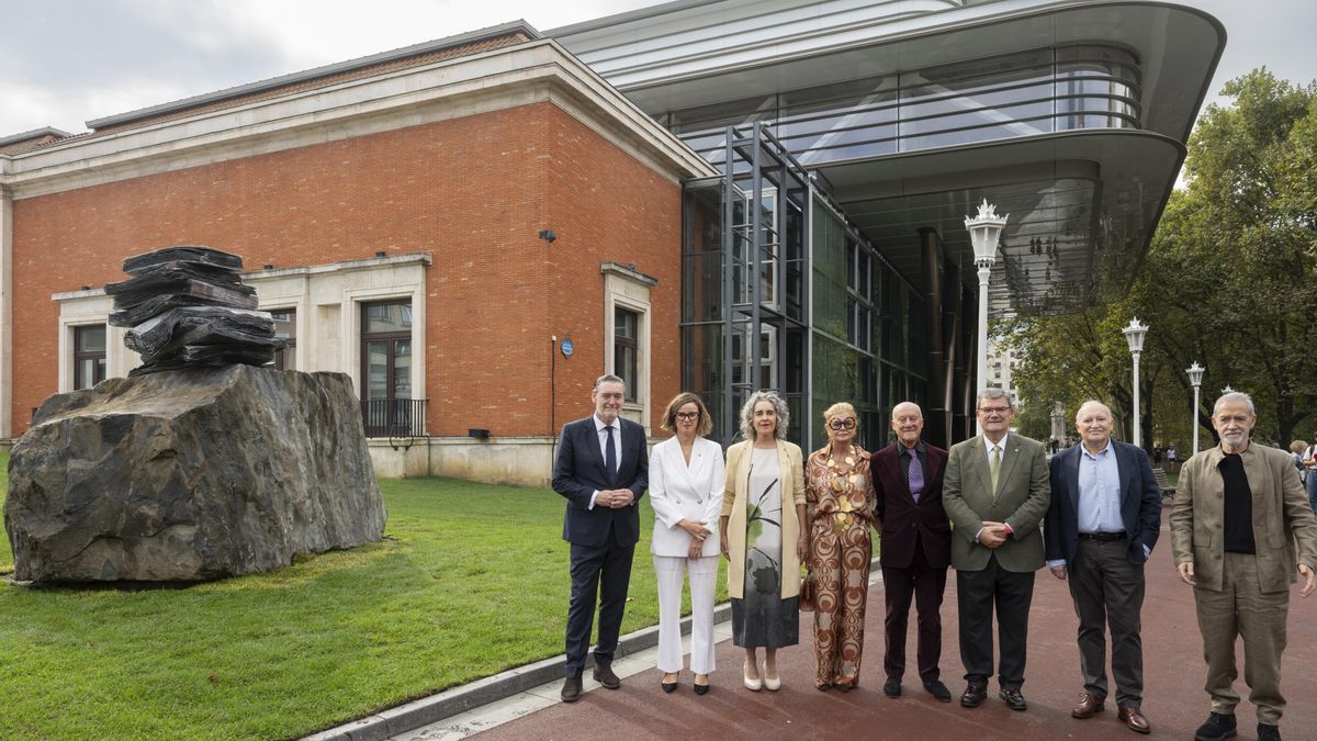 Lateral del museo en el que se aprecia la estructura Agravitas sobre el edificio antiguo