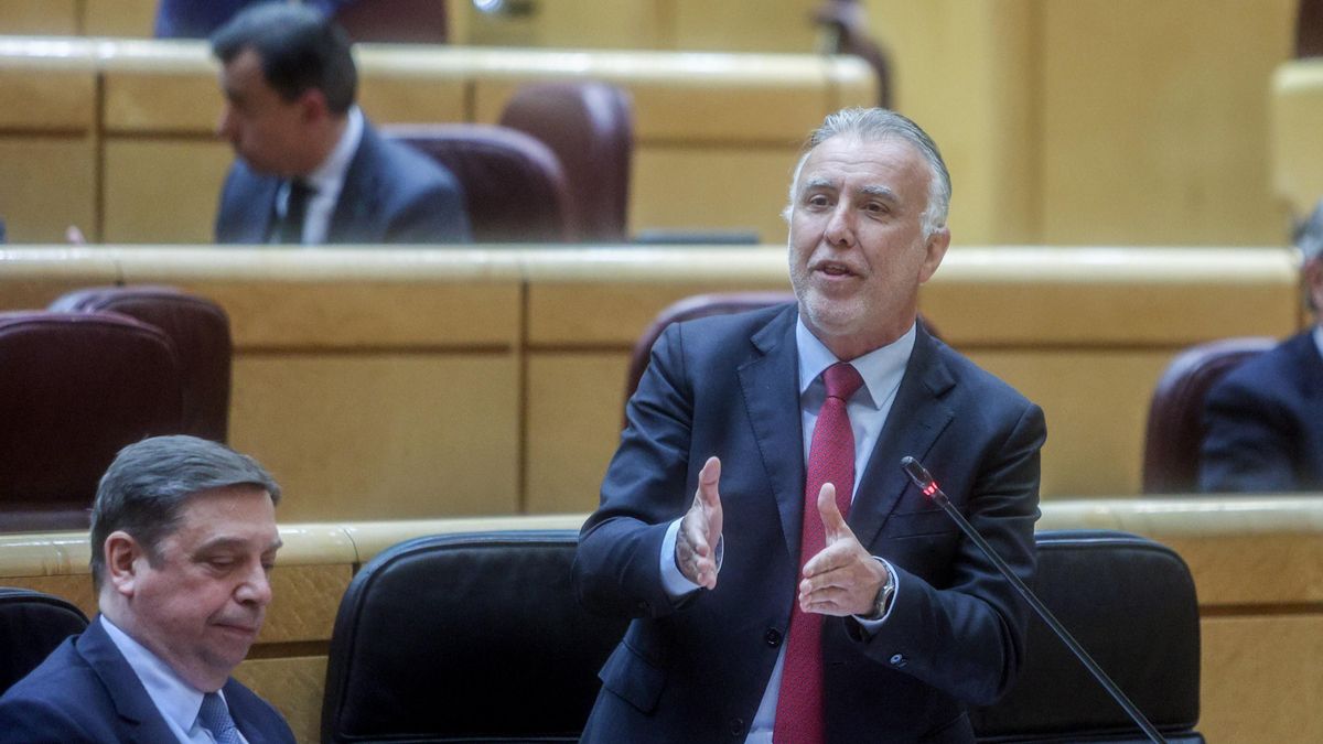 El ministro de Política Territorial y Memoria Democrática, Ángel Víctor Torres, durante una sesión de control al Gobierno, en el Senado, a 2 de abril de 2024, en Madrid (España).