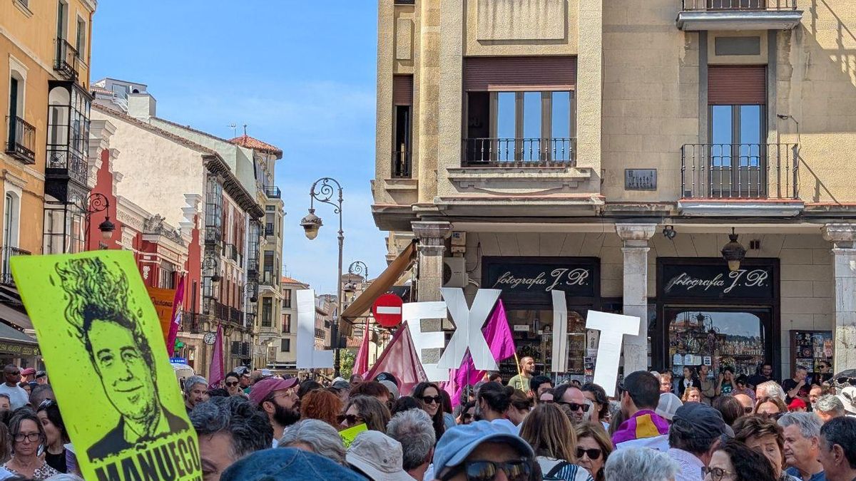 Protesta en León contra la gestión de la Junta de los incendios forestales de este verano.
