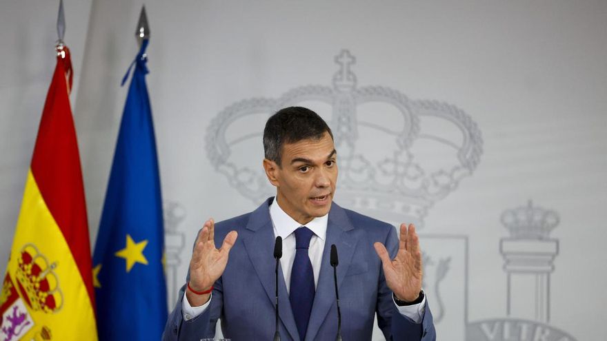 El presidente del Gobierno, Pedro Sánchez, comparece en rueda de prensa tras la reunión del Consejo de Ministros, este martes en el Palacio de la Moncloa. EFE/ Javier Lizon
