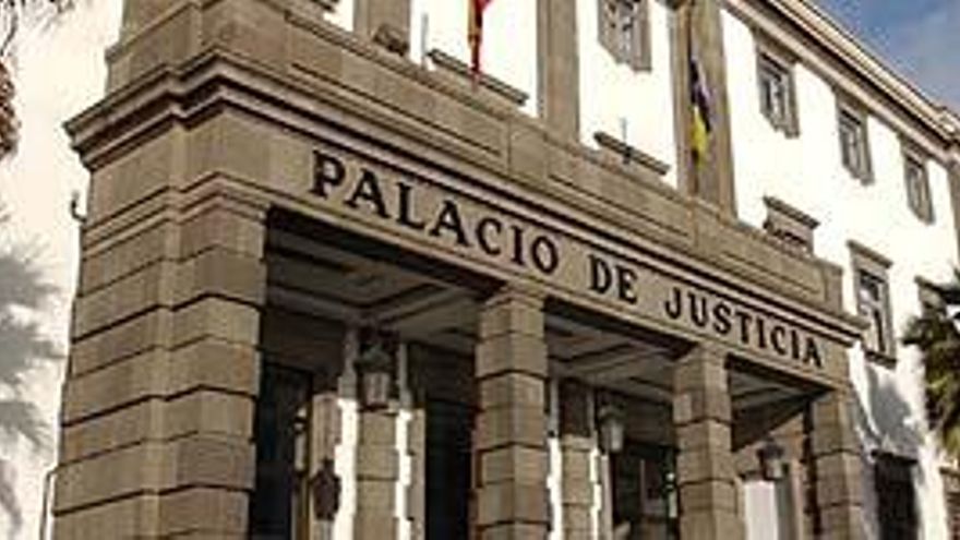 La Fiscalía pide 15 años de cárcel para un policía acusado de colaborar con narcotraficantes en Gran Canaria
